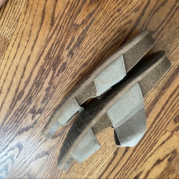 Tan and brown suede buckle sandals - Picture 3 of 6